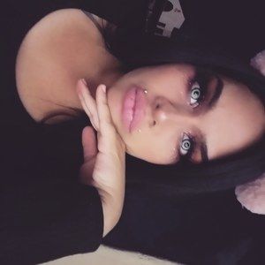 Meet your Posher, Demi